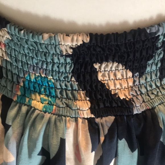 “FREE PEOPLE” Short Floral Skirt. - Picture 5 of 9